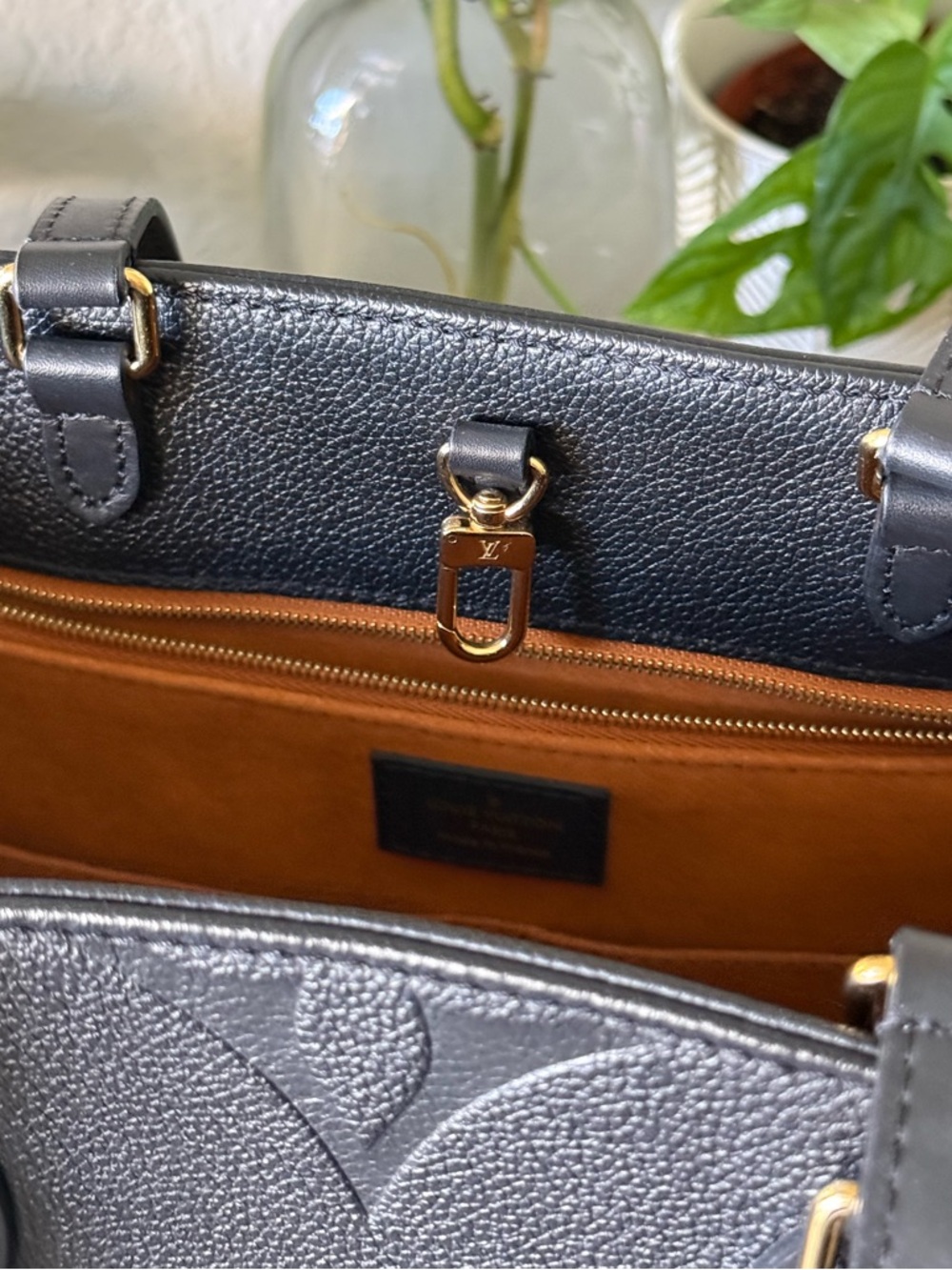 Louis Vuitton On The Go MM - Picture 10 of 12